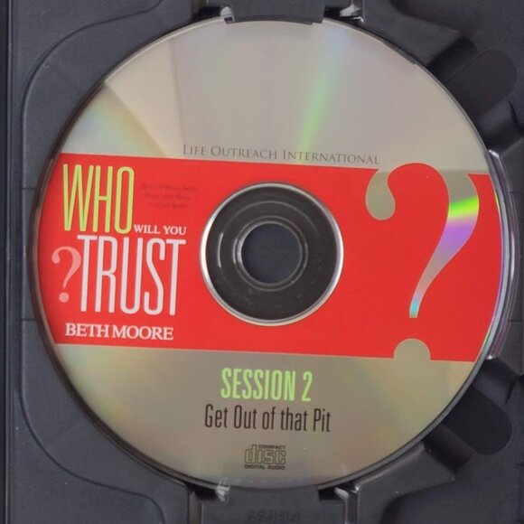 Who Will You Trust 5 Disc CD Audio Series Box Set Beth Moore Religion Faith - Picture 8 of 11